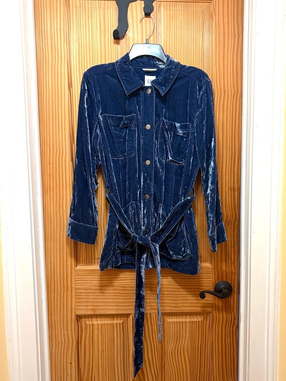 GAP Women’s Blue Velvet Button-Front Tie-Waist Jacket